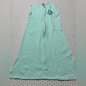 Laughing Giraffe Teal Sleeveless Sleep Sack
Full Zip Closed Bottom

Size 0-6 M
